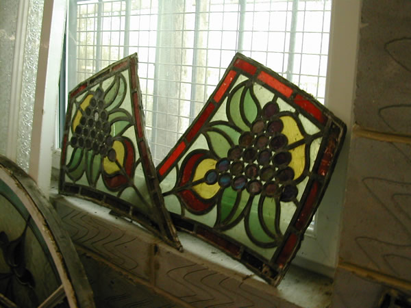 bensreckyard photo Pair of Stained glass windows 009 