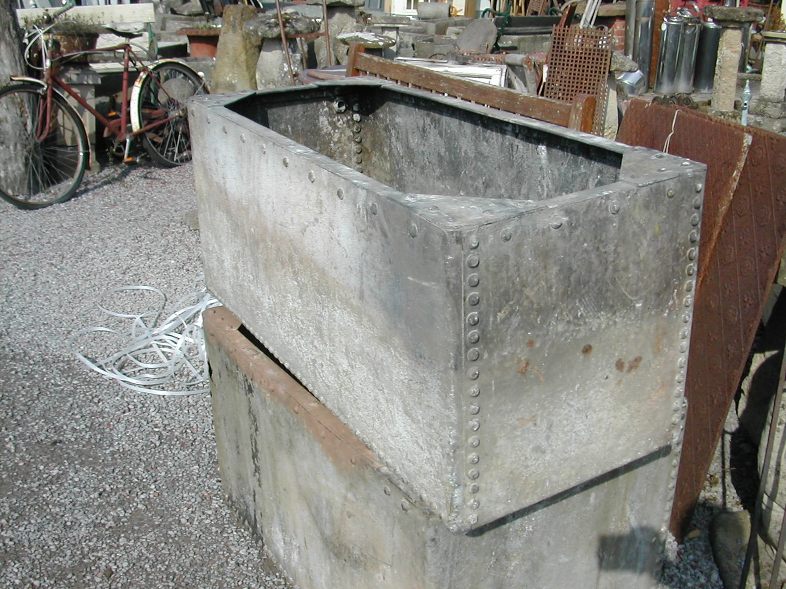 bensreckyard ebay photo Lovely galvanised tank 2